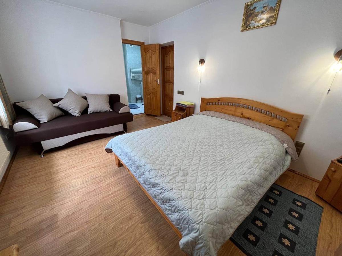 Oskolok Dovbusha Mini-Hotel Jaremtje Exteriör bild