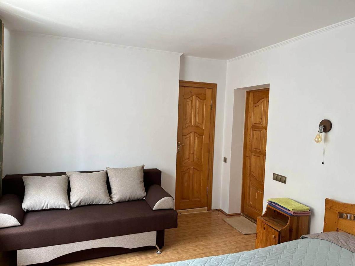 Oskolok Dovbusha Mini-Hotel Jaremtje Exteriör bild
